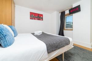 a bedroom with a white bed and a window at Piccadilly Circus-West End Central London Studio Apartment in London