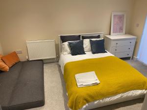 Bath road villa tesisinde bir odada yatak veya yataklar