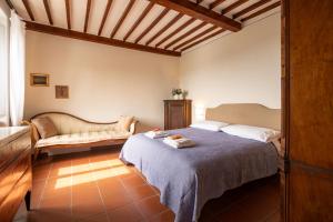 Postel nebo postele na pokoji v ubytování Villa Medici Donnini