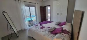 Ένα ή περισσότερα κρεβάτια σε δωμάτιο στο Villa Terranova +15 φωτογραφίες