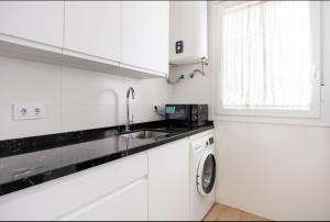 A kitchen or kitchenette at Acogedor y precioso apartamento en Sevilla
