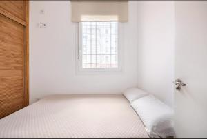 A bed or beds in a room at Acogedor y precioso apartamento en Sevilla