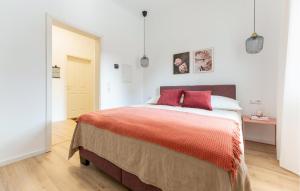 Легло или легла в стая в Gorgeous Apartment In Gottsdorf With Outdoor Swimming Pool