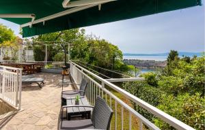 a balcony with chairs and a view of the water at 3 Bedroom Pet Friendly Home In Omisalj in Omišalj