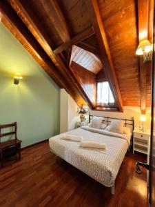 Postel nebo postele na pokoji v ubytování Luxury House Valencia D'Aneu + 37 fotografií
