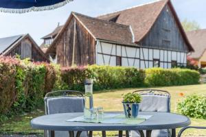 a blue table with two chairs and a building at Ferienwohnung Rothmund in Überlingen