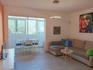 a living room with a couch and a table at FUERTE CAMPILLOS in Costa de Antigua