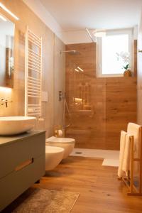 A bathroom at Eyes on the sea - Suite deluxe vista mare