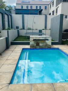Πισίνα στο ή κοντά στο Riverside Boutique Mbombela