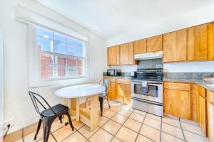 Photo de la galerie de l'établissement CDA Loft, Minutes from Town, à Coeur d'Alene