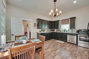 Billede fra billedgalleriet på Springfield Home Less Than half Mi to Commercial Street! i Springfield