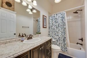 Ένα μπάνιο στο Springfield Home Less Than half Mi to Commercial Street! +20 φωτογραφίες