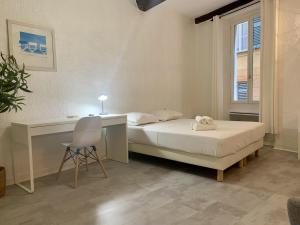 Postel nebo postele na pokoji v ubytování ApartHotel Riviera - Cocon de Gilly - Old Town Promenade des Anglais