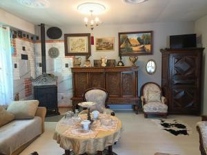 a living room with a table and a fireplace at Apartament Wilhelma II in Ząbkowice Śląskie