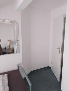 Mynd úr myndasafni af Pension für Monteure in Dresden, Zimmer mit eigenem Bad und großer Gemeinschaftsküche í Dresden