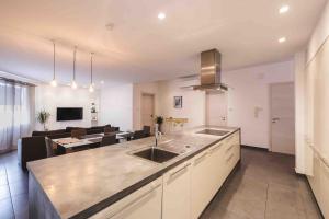 Η κουζίνα ή μικρή κουζίνα στο Good Times