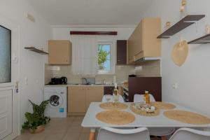 Gallery image of Spot on the sea in Archangelos