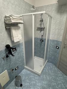 a shower with a glass door in a bathroom at b&b 17 in Maddaloni +21 photos