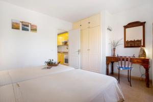 Posteľ alebo postele v izbe v ubytovaní Oasis Tamarindo
