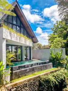 Zahrada ubytování Villa Astu - Tranquil Riverside Villa near Tanah Lot