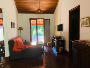 a living room with a couch and a table at Hotel Fazenda Primavera da Serra in Brotas