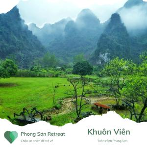 uma vista para um vale com montanhas ao fundo em Phong Sơn Retreat - Hữu Lũng, Lạng Sơn em Lạng Sơn
