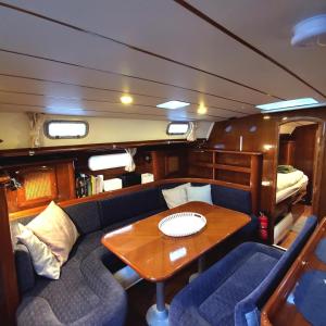 Gallery image of Weekend liveaboard sailing tour in Harstad