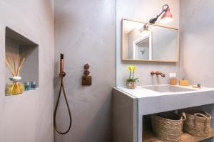 Koupelna v ubytování B&B Lu Cuccuviu