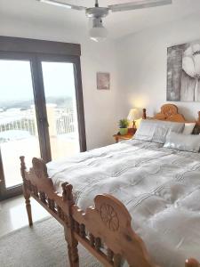 Voodi või voodid majutusasutuse 4 bedrooms villa with sea view private pool and furnished terrace at Callosa de Ensarria 9 km away from the beach toas