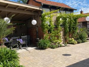 a patio with a table and chairs on a house at Altes Grabenhöfchen in Nordheim vor der Rhön