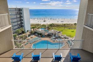 Pogled na bazen u objektu Top of the Gulf 803 - Luxury Beach Resort ili u blizini
