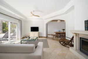 Μια τηλεόραση ή/και κέντρο ψυχαγωγίας στο Villa Flamingo - Quinta do Mar
