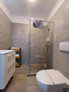 Et badeværelse på Sunrise MV 14 + 10 billeder