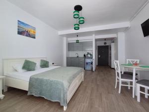 En eller flere senge i et værelse på Sunrise MV 14