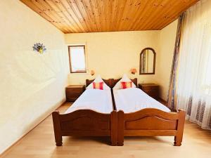 a bedroom with a bed with a wooden ceiling at Gästehaus Herzog am Bodensee in Uhldingen-Mühlhofen