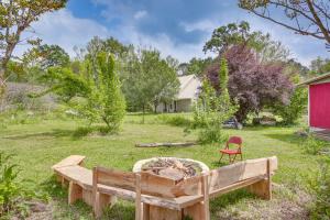 Vonkajšia záhrada v ubytovaní Rural Louisiana Vacation Rental with Fire Pit!