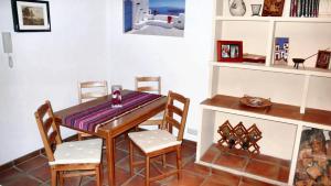 Χώρος καθιστικού στο One bedroom apartement with furnished terrace and wifi at Tolva