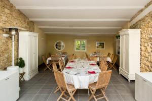 a dining room with a table and chairs at La Moutière in Colonzelle