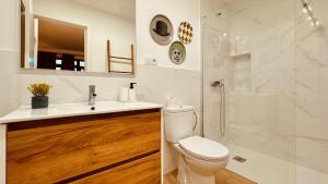 Koupelna v ubytování Click&Guest - Modern and Luxury Flat B in Telde