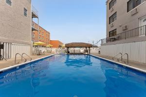 Φωτογραφία από το άλμπουμ του Oceanic Hotel & Barefoot Tiki Bar σε Wildwood