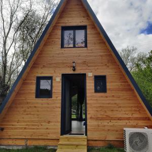 a large wooden house with a pointed roof at Tipi Apache des monteaux in Vivy