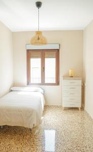 Ein Bett oder Betten in einem Zimmer der Unterkunft Casa de los Abuelos
