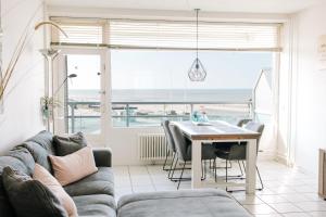 a living room with a couch and a table at Appartement Babette in Zandvoort