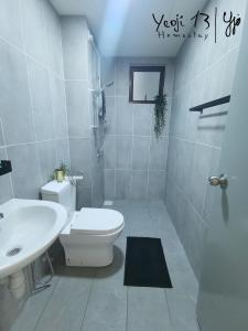 Koupelna v ubytování Yeojie 13 Homestay Rawang