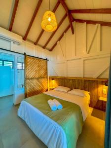 Postel nebo postele na pokoji v ubytování Kay Alice - Beachfront Villa