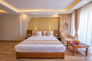 Photo de la galerie de l'établissement Hotel Pokhara Village & SPA, à Pokhara
