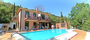 Bazén v ubytování Okeanis Apartments & Suites Adults Only nebo v jeho okolí