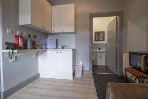 Una cocina o cocineta en Lugton Rooms