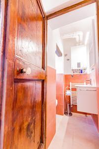 Ένα μπάνιο στο Appartamento in centro Via Porta Fuga