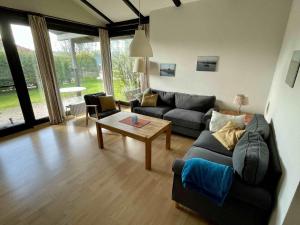 Posezení v ubytování E15 Freistehendes Haus am Eckwarderhörner Deich